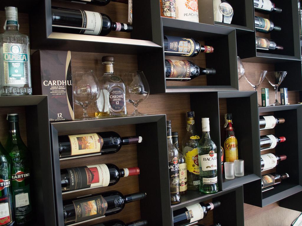Premier Palace Spa Hotel Βουκουρέστι Εξωτερικό φωτογραφία A wine rack