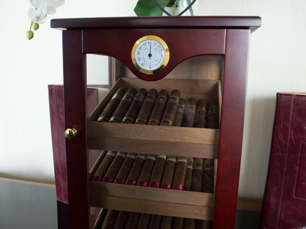 Premier Palace Spa Hotel Βουκουρέστι Εξωτερικό φωτογραφία A humidor