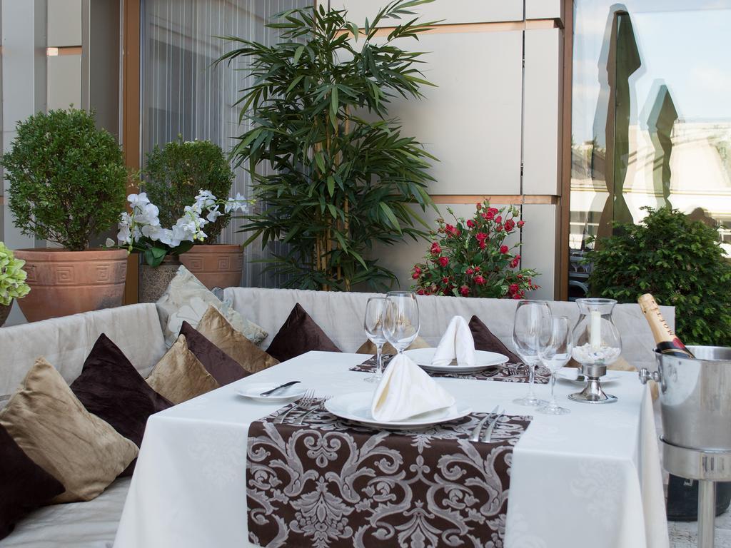 Premier Palace Spa Hotel Βουκουρέστι Εξωτερικό φωτογραφία A table runner