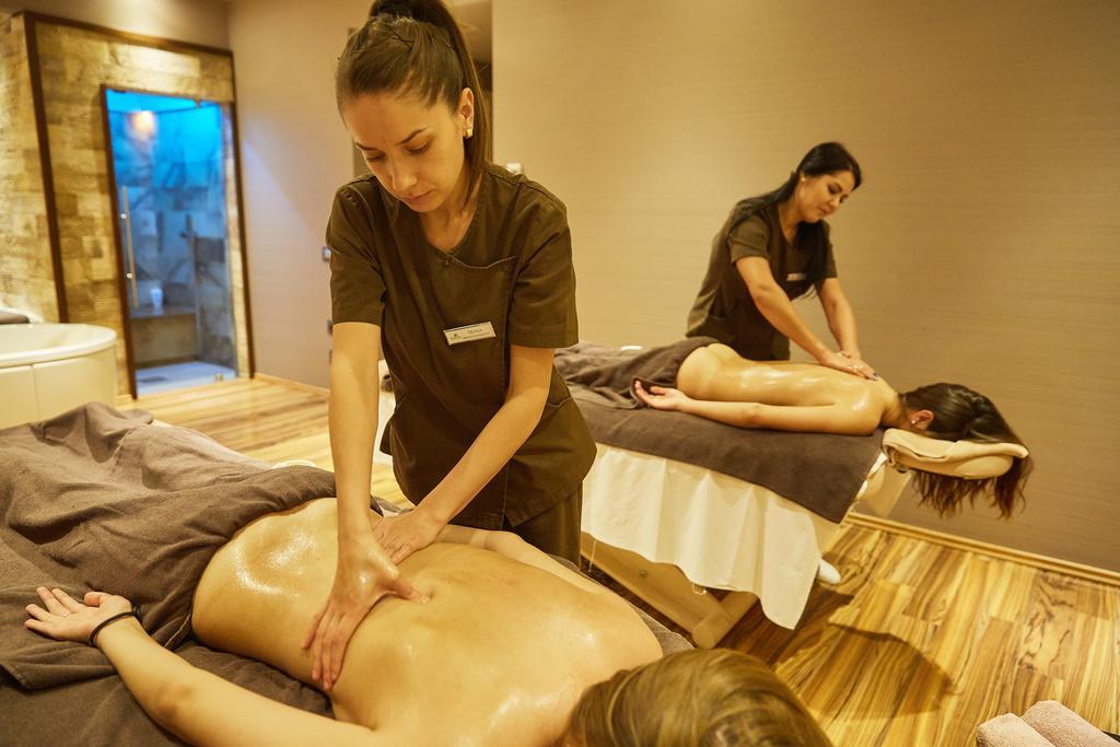 Premier Palace Spa Hotel Βουκουρέστι Εξωτερικό φωτογραφία Massage therapists at work