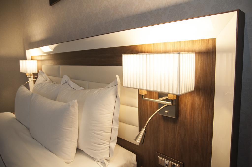 Premier Palace Spa Hotel Βουκουρέστι Εξωτερικό φωτογραφία Wall mounted reading lights