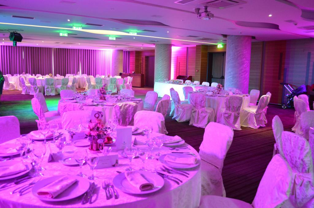 Premier Palace Spa Hotel Βουκουρέστι Εξωτερικό φωτογραφία The ballroom at the Hilton London Heathrow