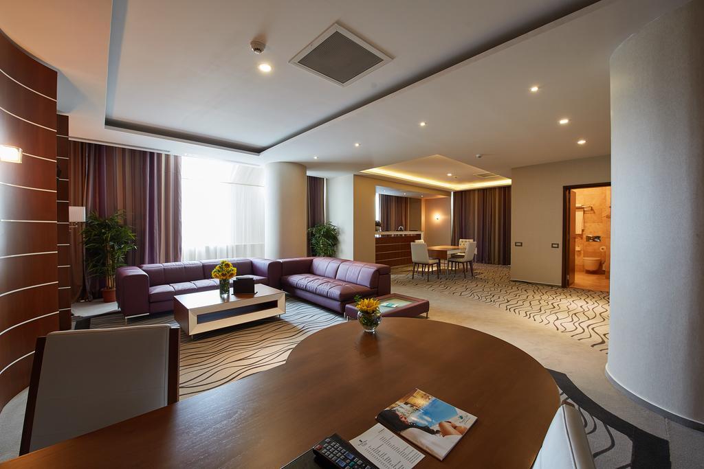 Premier Palace Spa Hotel Βουκουρέστι Εξωτερικό φωτογραφία Suite at the Radisson Blu Hotel, Baku