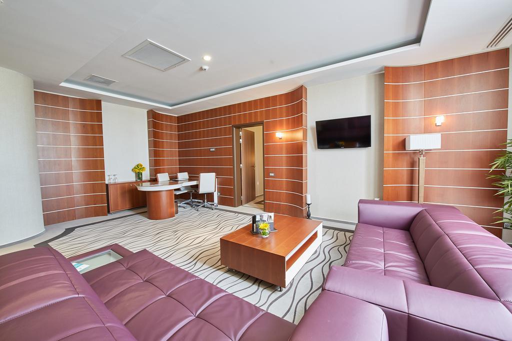 Premier Palace Spa Hotel Βουκουρέστι Εξωτερικό φωτογραφία A suite at the airport