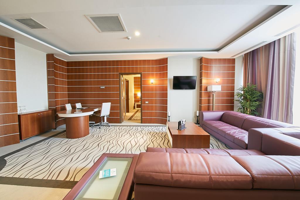 Premier Palace Spa Hotel Βουκουρέστι Εξωτερικό φωτογραφία A suite at the airport