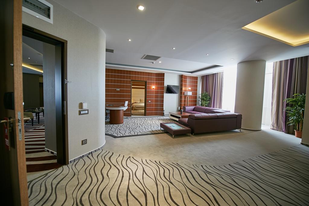 Premier Palace Spa Hotel Βουκουρέστι Εξωτερικό φωτογραφία The interior of a suite at the Radisson Blu Hotel, Bucharest