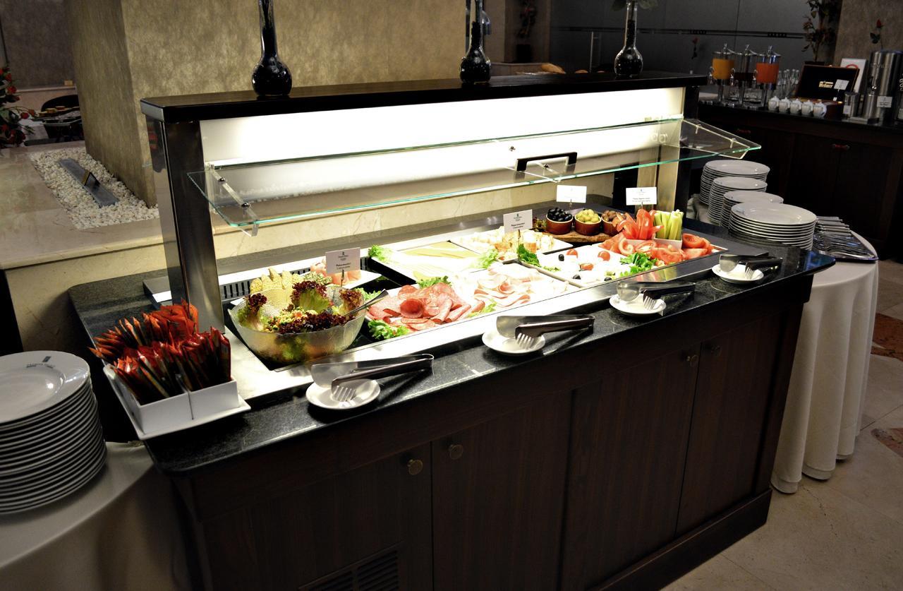 Premier Palace Spa Hotel Βουκουρέστι Εξωτερικό φωτογραφία A salad bar